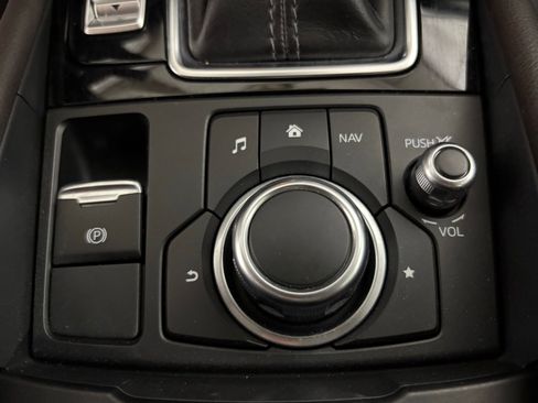 Used 2018 MAZDA MAZDA3 Touring image 25