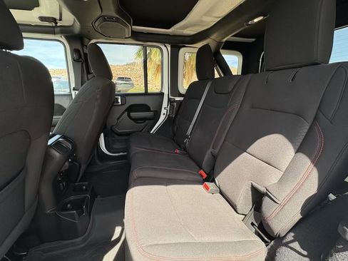 Used 2023 Jeep Wrangler Unlimited Rubicon AWD/4WD image 10