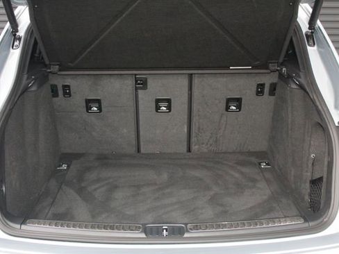 Certified 2025 Porsche Macan image 12