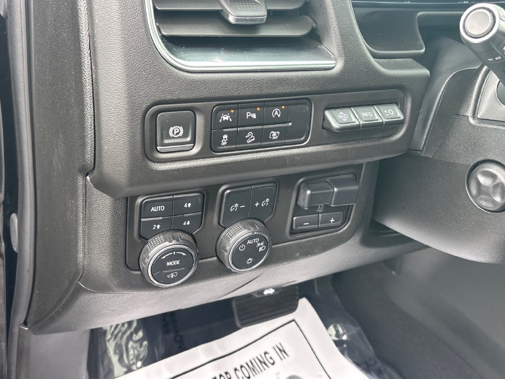 Used 2024 Chevrolet Suburban High Country AWD/4WD image 32
