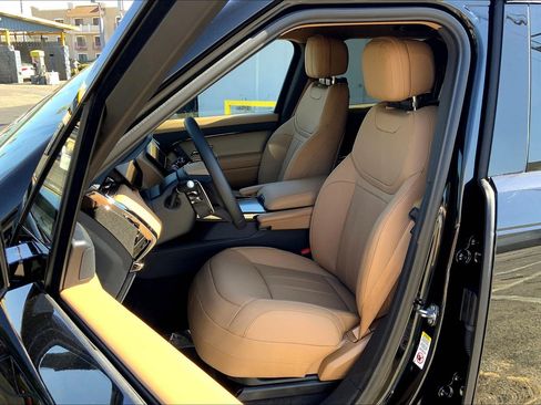 New 2025 Land Rover Range Rover Sport SE image 12