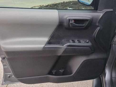 Used 2022 Toyota Tacoma SR AWD/4WD image 19