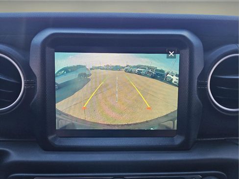 Used 2021 Jeep Wrangler Unlimited Sahara w/ Cold Weather Group image 8