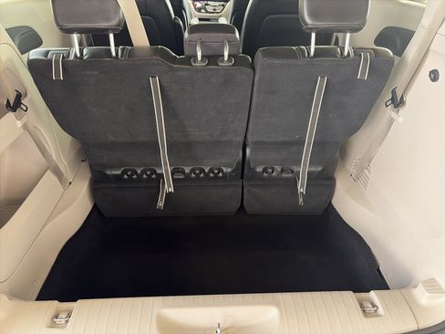 Used 2024 Chrysler Pacifica Touring-L image 37