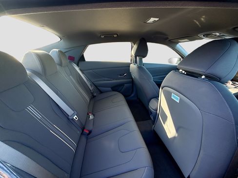 New 2025 Hyundai Elantra SEL image 19
