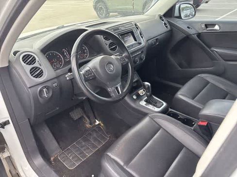 Used 2016 Volkswagen Tiguan S image 9