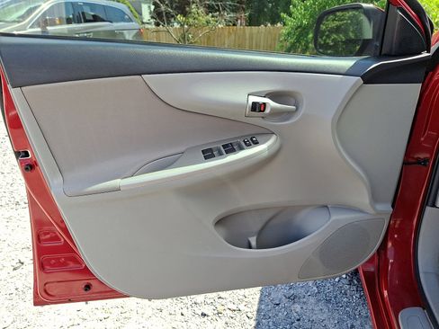 Used 2013 Toyota Corolla LE image 14