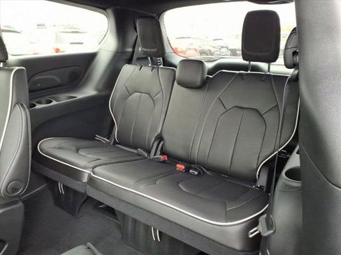 New 2026 Chrysler Pacifica Limited w/ S Appearance Package FWD image 16