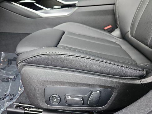 New 2026 BMW 330i Sedan w/ M Sport Package image 31