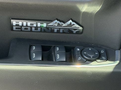 Used 2025 Chevrolet Silverado 1500 High Country AWD/4WD image 7