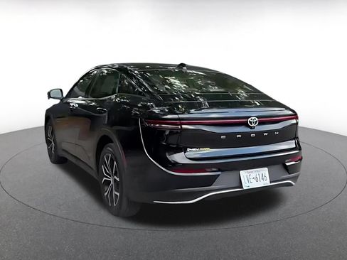 Used 2025 Toyota Crown AWD/4WD image 6