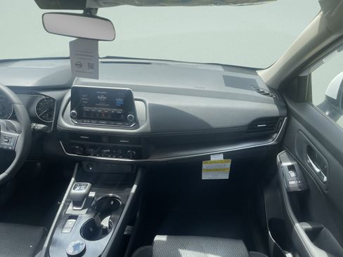 Used 2025 Nissan Rogue SV image 34