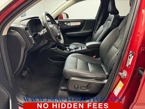 Used 2019 Volvo XC40 T5 Momentum image 13