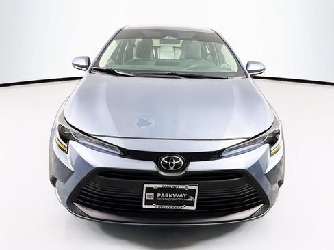 Used 2025 Toyota Corolla LE FWD image 2
