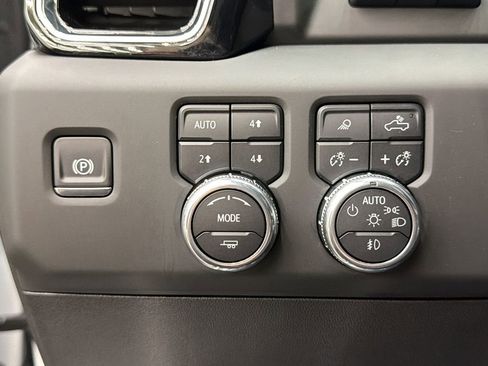 Used 2025 GMC Sierra 3500 Denali w/ Denali Reserve Package image 31