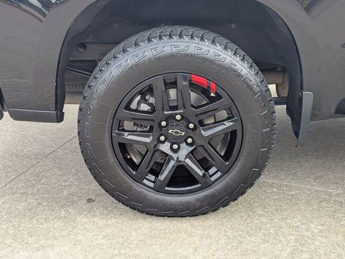 Used 2023 Chevrolet Silverado 1500 RST w/ Redline Edition AWD/4WD image 3