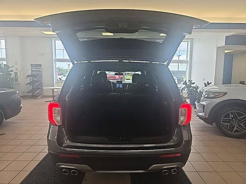 Used 2022 Ford Explorer Platinum w/ Equipment Group 601A AWD/4WD image 30