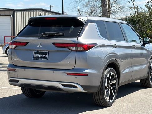 Used 2022 Mitsubishi Outlander SE image 6