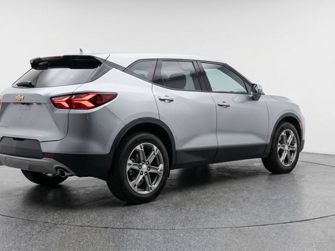 Used 2025 Chevrolet Blazer LT FWD image 9