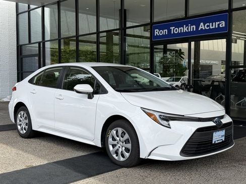 Used 2025 Toyota Corolla LE w/ Carpet Mat Package (TMS) image 2