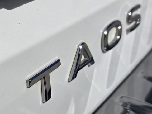 Used 2022 Volkswagen Taos SE image 9