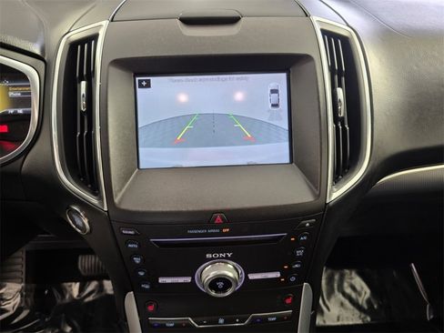 Used 2018 Ford Edge Titanium image 23