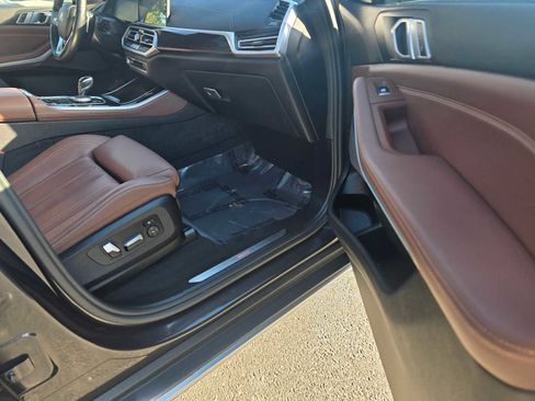 Used 2021 BMW X5 xDrive40i w/ Premium Package image 10