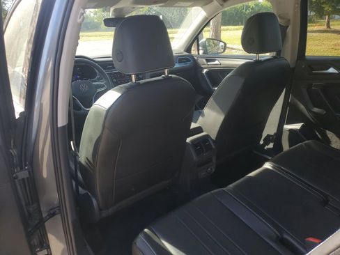 Used 2024 Volkswagen Tiguan SE image 21