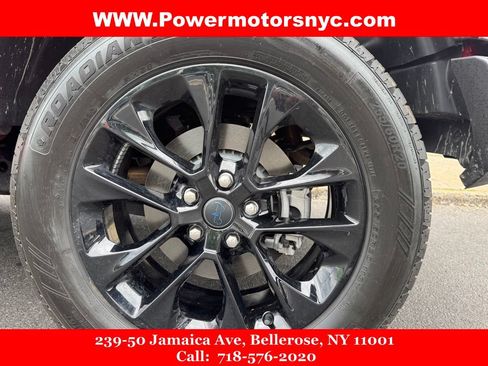 Used 2025 Jeep Wrangler Unlimited Sahara w/ Safety Group AWD/4WD image 13
