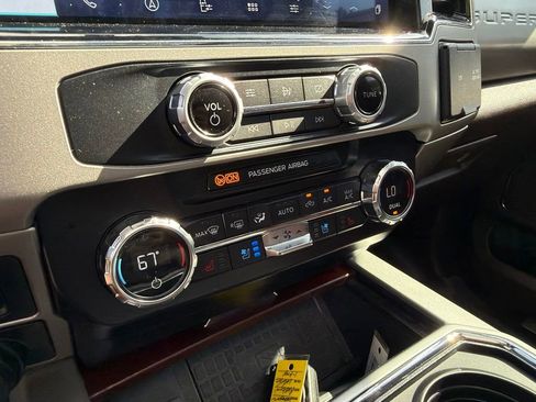 Used 2022 Ford F250 King Ranch w/ King Ranch Ultimate Package AWD/4WD image 31