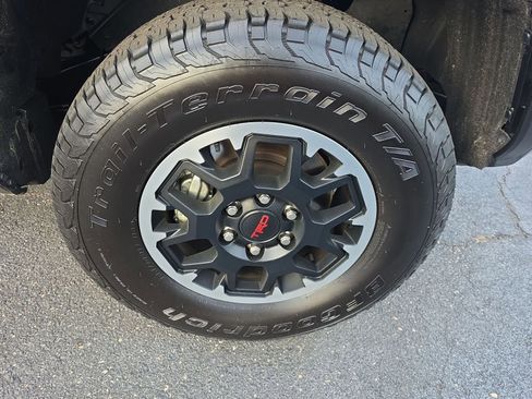 Used 2025 Toyota Tacoma TRD Off-Road image 13