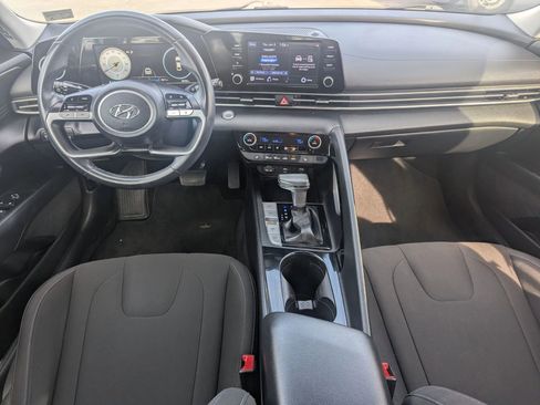 Used 2021 Hyundai Elantra SEL w/ Convenience Package image 9