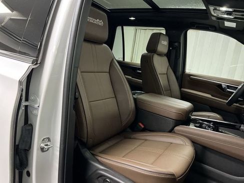 Certified 2025 Chevrolet Tahoe High Country AWD/4WD image 29
