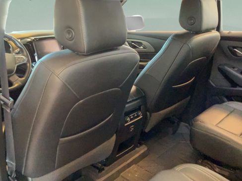 Used 2022 Chevrolet Traverse LT w/ LPO, Floor Liner Package FWD image 33
