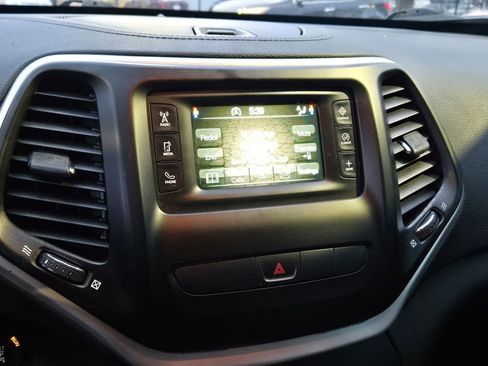 Used 2014 Jeep Cherokee Latitude w/ Comfort/Convenience Group image 35