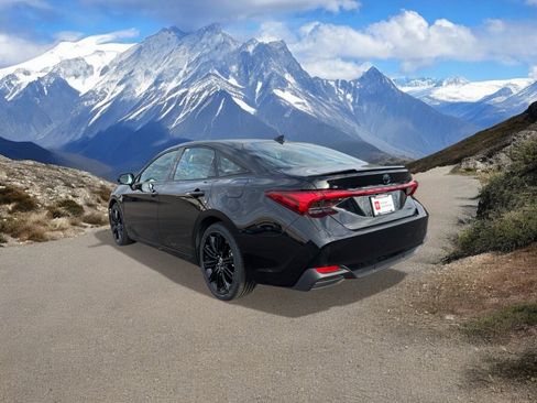 Used 2022 Toyota Avalon XSE image 3