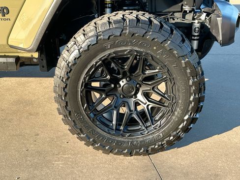 New 2025 Jeep Gladiator Sport image 10