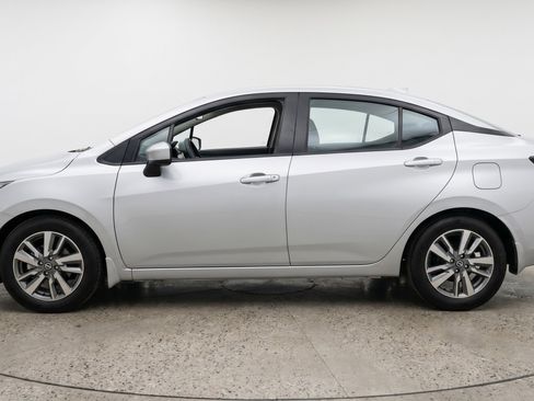 Used 2025 Nissan Versa SV FWD image 5