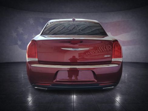 Used 2020 Chrysler 300 Limited RWD image 4