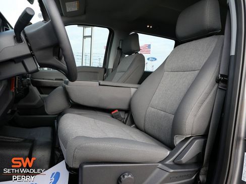 Used 2025 Ford F250 XL w/ FX4 Off-Road Package image 18