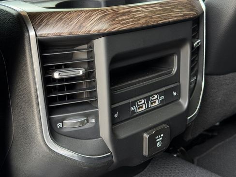 Used 2021 RAM 2500 Laramie AWD/4WD image 38