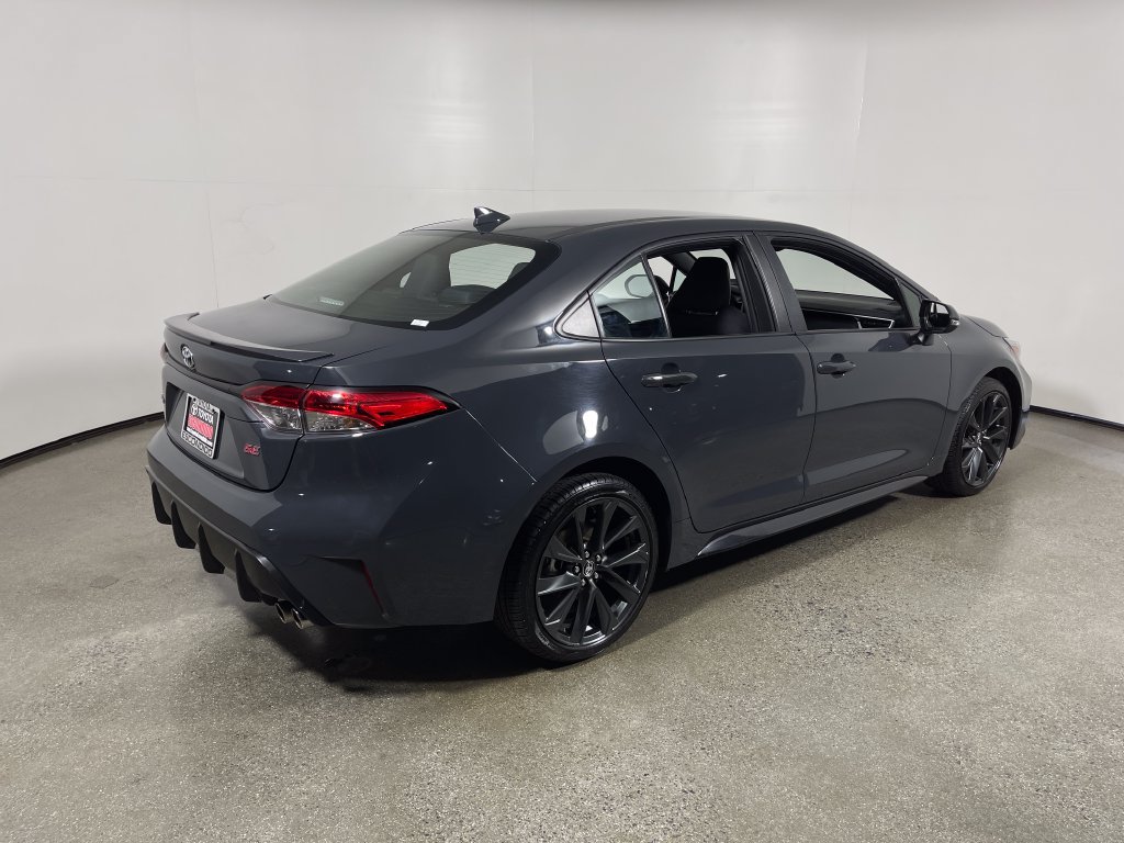 Used 2025 Toyota Corolla SE FWD image 3