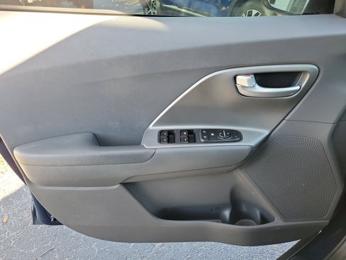 Certified 2021 Kia Niro LX image 20