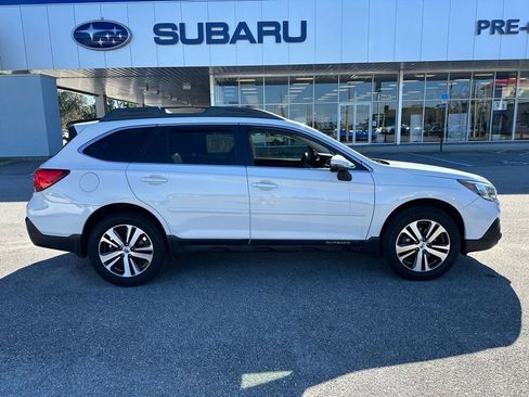 Used 2018 Subaru Outback 2.5i Limited image 2