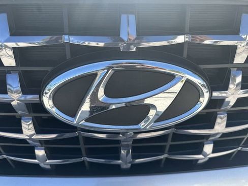 Used 2025 Hyundai Venue SEL FWD image 10