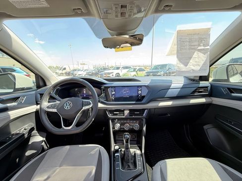 Certified 2024 Volkswagen Taos SE FWD image 20