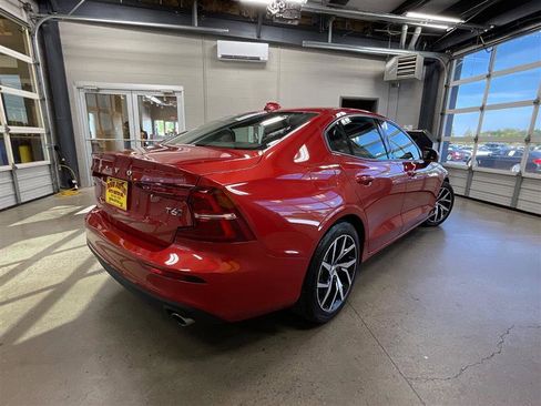 Used 2020 Volvo S60 T6 Momentum image 5