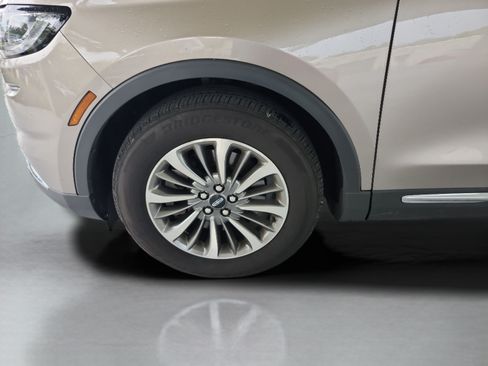 Used 2021 Lincoln Nautilus FWD w/ Equipment Group 101A image 28