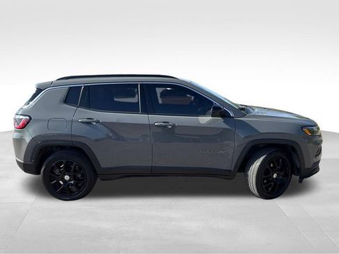 Used 2023 Jeep Compass Latitude AWD/4WD image 8
