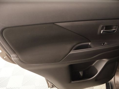 Used 2018 Mitsubishi Outlander ES AWD/4WD image 16